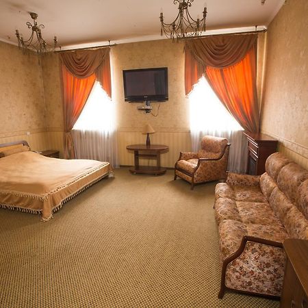 Magnat Lux Hotel Chernivtsi Exterior photo