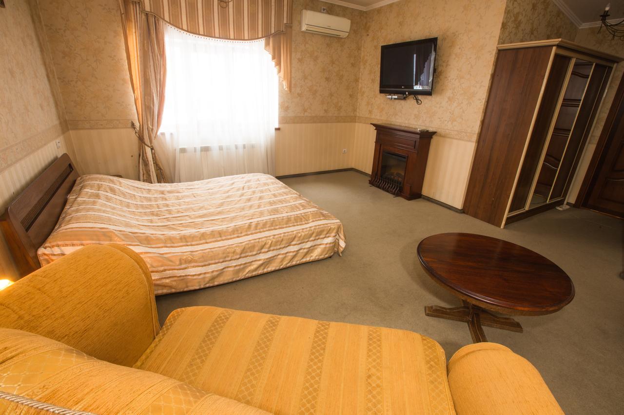 Magnat Lux Hotel Chernivtsi Exterior photo